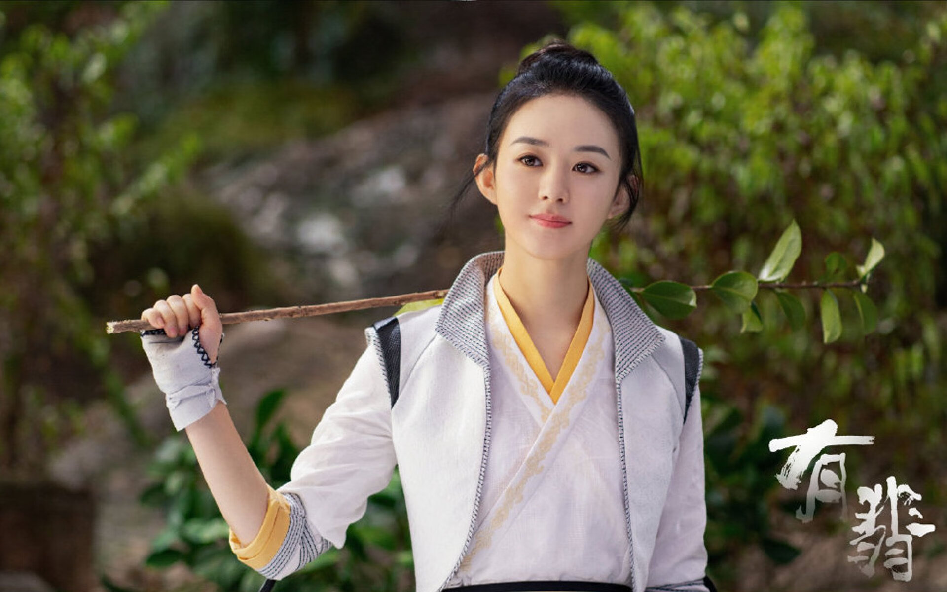 开云彩票-_蓝色海域滑翔：在海浪中自由飞翔_，蓝色的海域